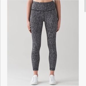 Lululemon Wunder Under 25”